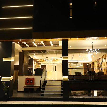Hotel Emperio Grand Lucknow Exterior photo